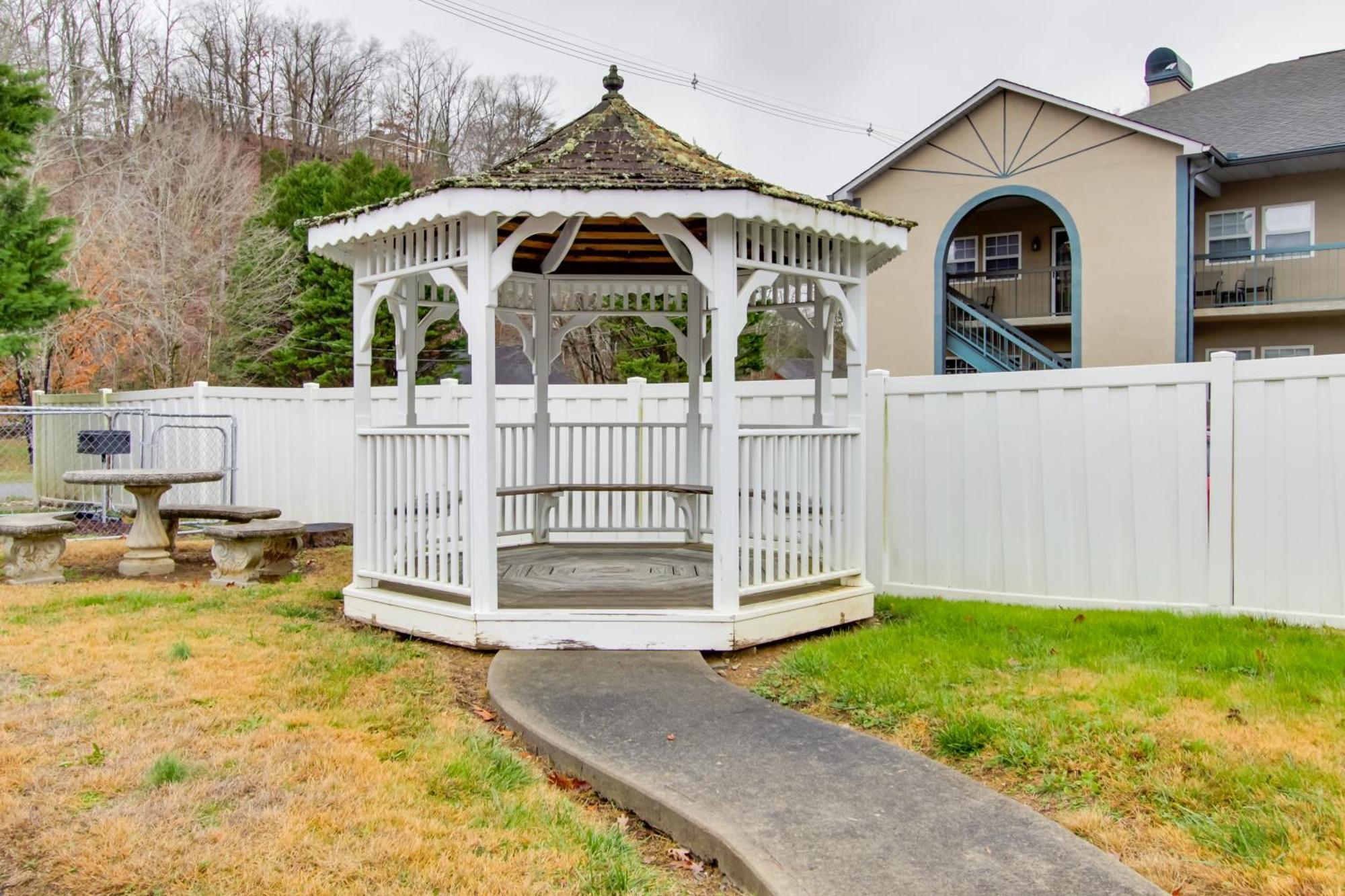 Parkway Condo About Walk To Island In Pigeon Forge! ภายนอก รูปภาพ